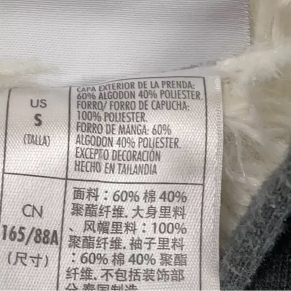 Walt Disney World Sherpa Embroidered Gray  sweatshirt Women’s  S EUC full zip - Picture 5 of 8